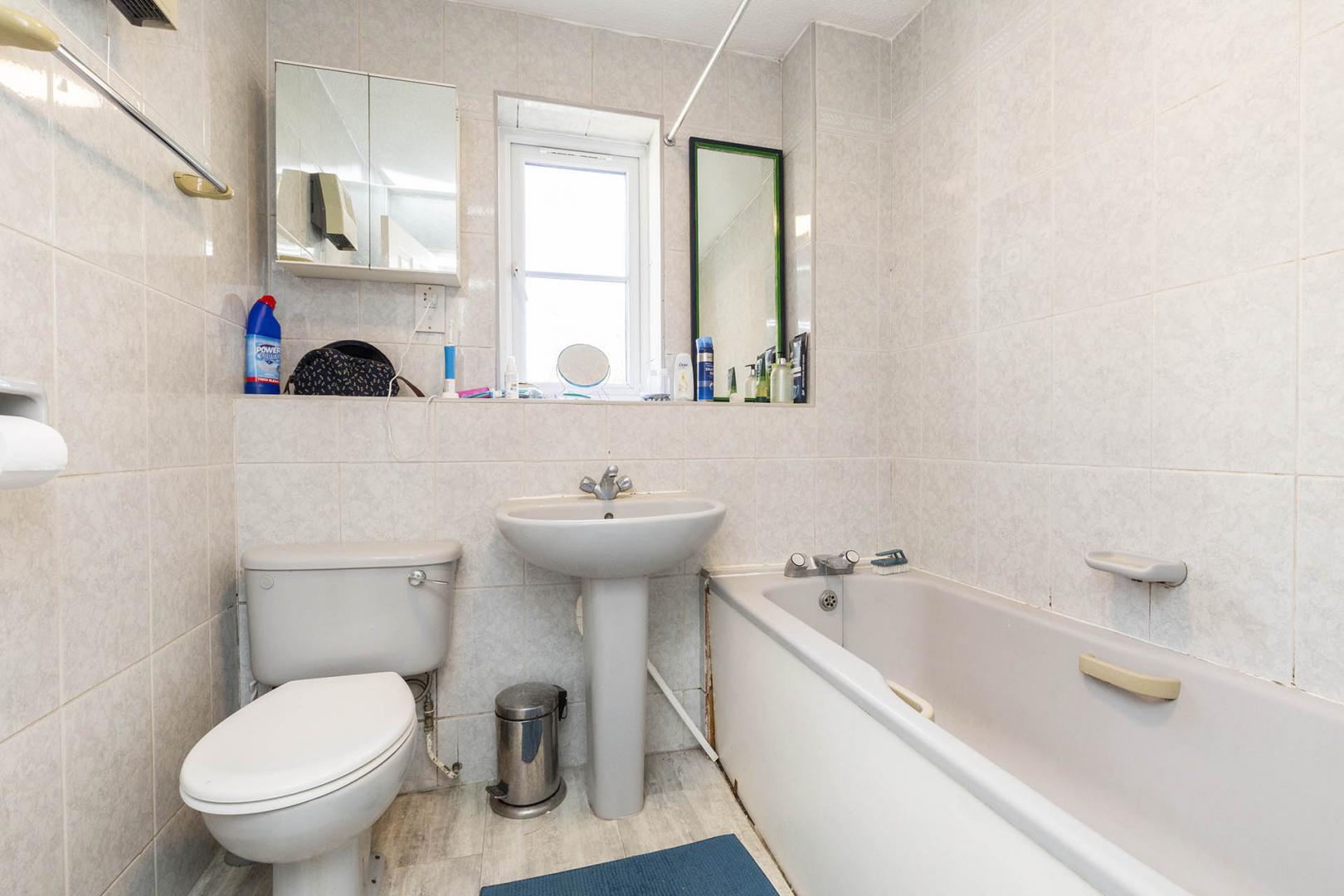 A spacious one double bedroom flat located between Archway and Finsbury Park Cornwallis Square, Archway